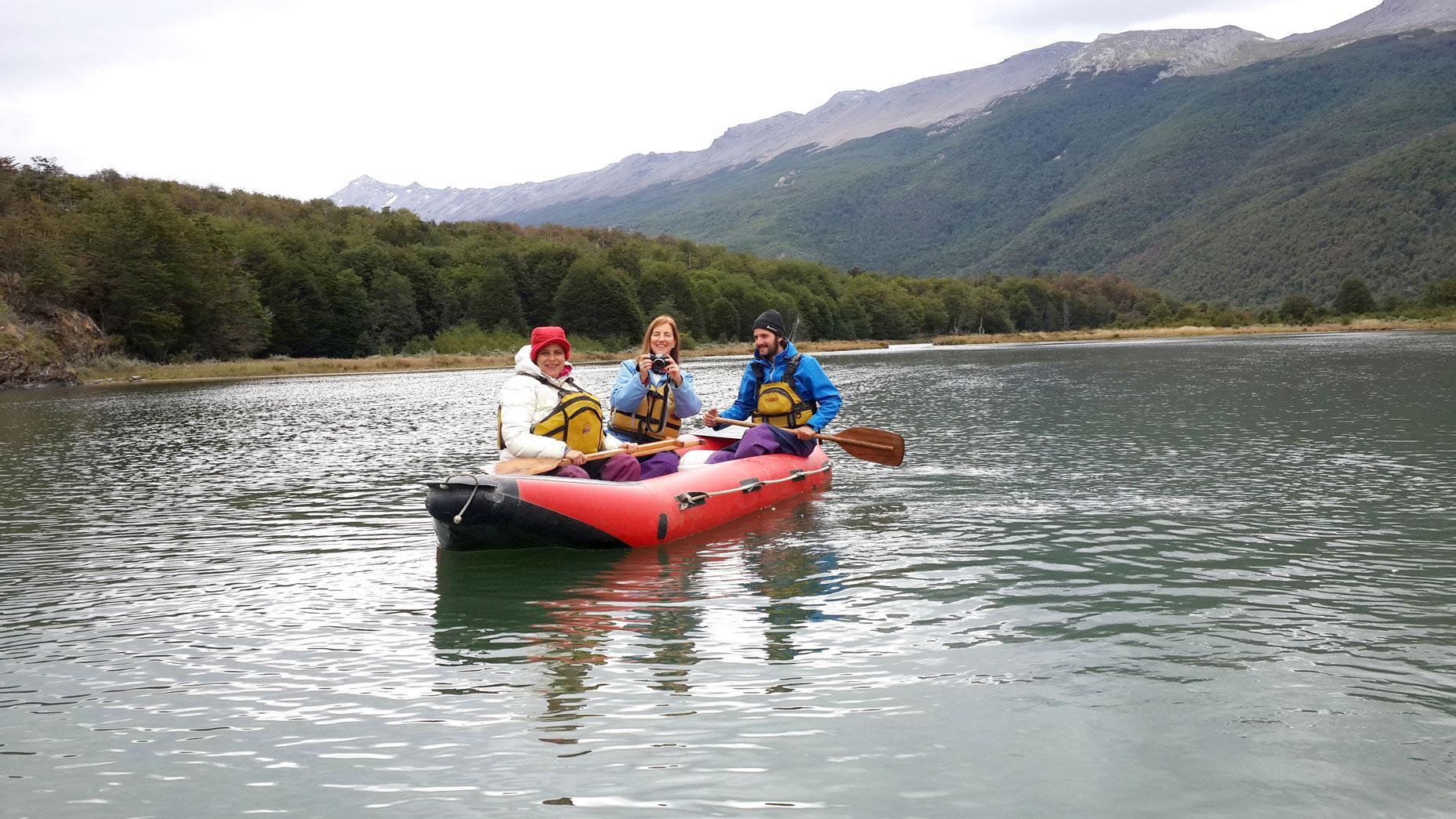 Arakur Ushuaia Resort&Spa Bagian luar foto A 3-person inflatable kayak