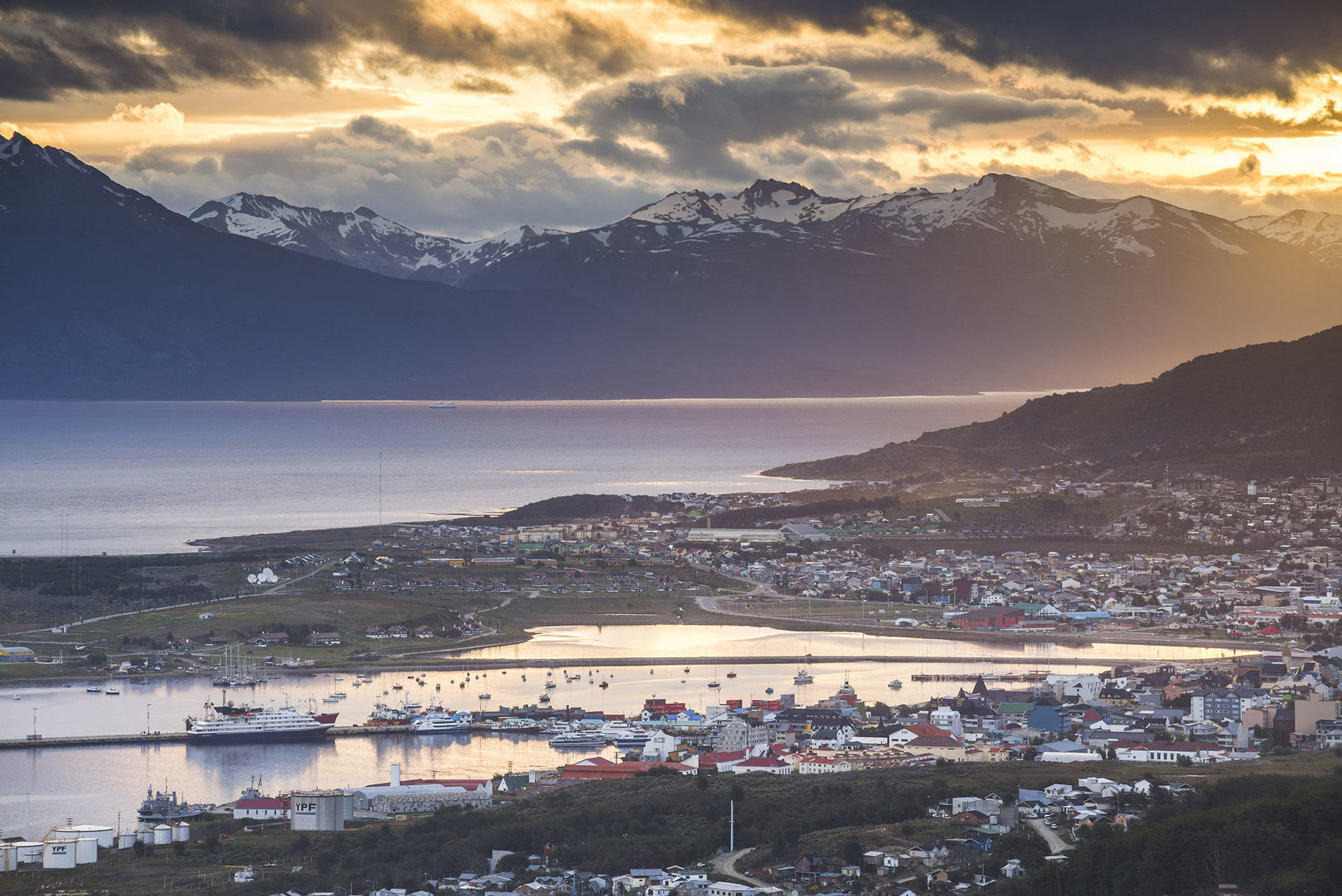 Arakur Ushuaia Resort&Spa Bagian luar foto View of Ushuaia